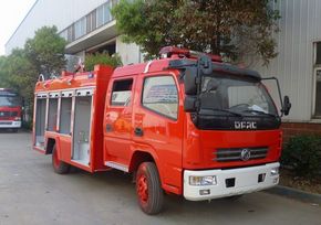 多利卡水罐消防車圖片